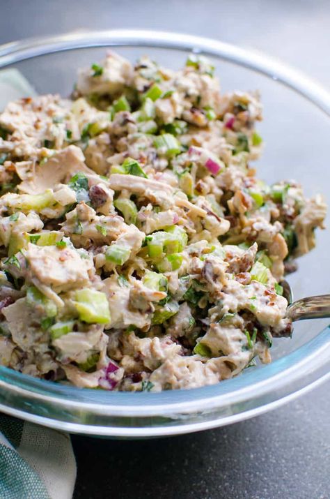 Low Calorie Chicken Salad, Homemade Chicken Salads, Healthy Chicken Salad Recipe, Low Calorie Chicken, Chicken Salad Recipe Easy, Easy Chicken Salad, Healthy Chicken Salad, Poached Chicken, Chicken Salad Sandwich