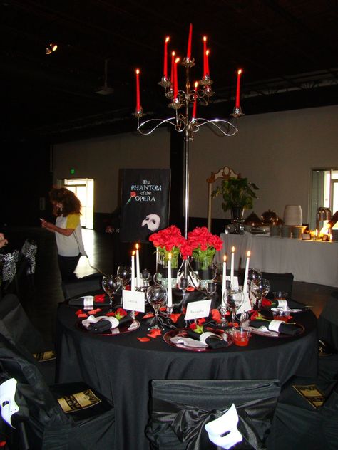 Phantom of the Opera themed tablescape for a costume gala: This was so much fun to assist with and a lot easier than it looks. Night At The Opera Theme Party, Phantom Of The Opera Party, Red Quince Theme, Floral Painting Videos, Opera Wedding, Broadway Theme, Alice In Wonderland Props, Sweet 16 Themes, Masquerade Theme