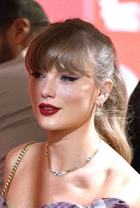 Pics Of Taylor Swift, Perfect Features, Alt Hair, Real Life Princesses, Arrowhead Stadium, Chiefs Game, Taylor Swift Hair, Taylor Swift (lyrics), My Muse