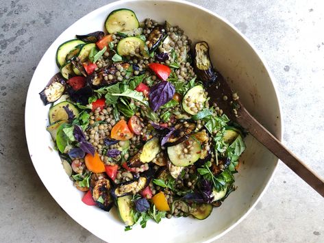 Lentils Salad, Friday Dinner, Summer Veggies, Filling Food, Lentil Salad, Main Course Recipes, Plant Based Eating, Dinner Salads, Meatless Monday