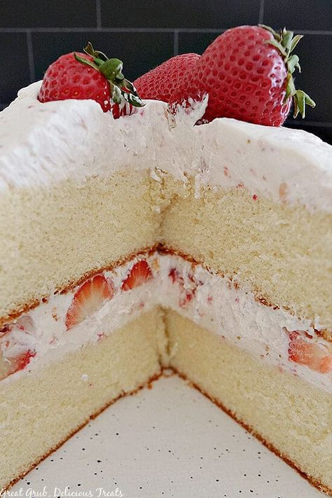 Strawberry Shortcake Layer Cake, Strawberry Whipped Cream Cake, Strawberry Banana Cakes, Strawberry Shortcake Birthday Cake, Banana Nut Cake, Homemade White Cakes, Strawberry Cake Filling, Homemade Strawberry Shortcake, Strawberry Cake Easy