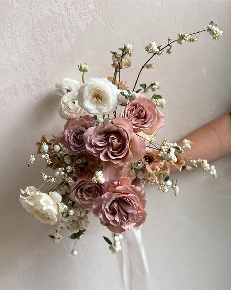 Sage And Mauve Wedding Flowers, Dusty Rose Florals, Dark Mauve Flowers, Muted Bridal Bouquet, Wedding Flowers Mauve, Bridal Bouquet November, Dusty Pink Flower Arrangements, Mauve Bridal Shower Ideas, Mauve Floral Arrangements