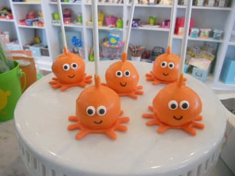 Octopus Cake Pops, Fun Cake Pops, Octopus Cake, Finding Nemo Party, Nemo Party, Sea Party Ideas, Pops Cake, Nemo Birthday, Ocean Theme Party