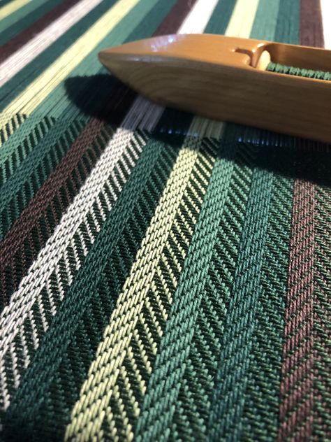 Woven Dish Towels, Tea Towel Weaving Patterns, Handwoven Towels, Rigid Heddle Weaving Projects, Weaving Patterns Loom, Weaving Patterns Design, Weaving Machine, Weaving Loom Diy, Weaving Loom Projects