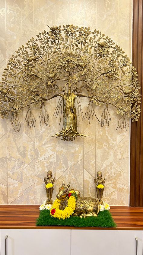 Kalpavriksha Tree Painting, Kalpavruksh Tree, Om Images, Kalpavriksha Tree, Flower Garland Diy, Varalakshmi Pooja, Buddha Painting Canvas, Scarf Display, Clinic Decor