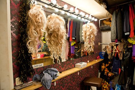 Drag Dressing Room, Drag Club Aesthetic, Queen Room Ideas, Drag Room, Broadway Dressing Room, Dressing Room Aesthetic, Drag Queen Aesthetic, Backstage Dressing Room, Drag Aesthetic