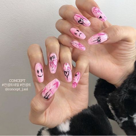 K-pop Nail Ideas, Black Pink Nails Kpop, Kpop Nail Ideas, Kpop Idols Nail Art, Yuqi Tomboy, Tomboy Nails, Asia Nails, Nails Kpop, Pop Nails