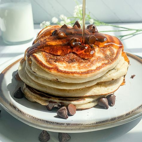 Chocolate chip protein pancakes Chocolate Protein Pancakes Recipe, Chocolate Chip Protein Pancakes, Simple Protein Pancakes, Pancake Chocolate Chip, Vegan Chocolate Chip Pancakes, Healthier Breakfast, Protein Packed Breakfast, Types Of Chocolate, Chocolate Chip Pancakes