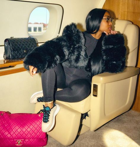 JAYDA WAYDA’s Instagram post: “Ain’t gotta brag this shit speaks for itself Fur : @shopqueenwadi” Black Fur Coat Outfit, Black Girls Luxury Lifestyle, Fur Coat Outfit, Black Fur Coat, Jayda Wayda, Rich Girl Lifestyle, White Cherries, Coat Outfit, Coat Outfits