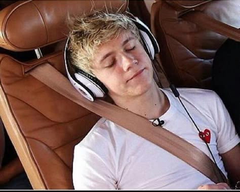 sleepy niall Niall Horan Facts, One Direction Fotos, Niall Horan Baby, Gambar One Direction, One Direction Niall, Irish Princess, Irish Boys, James Horan, One Direction Infection