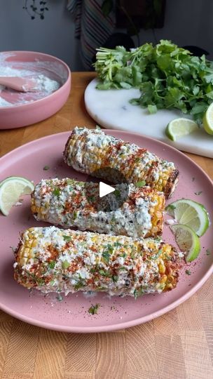 Kamado Grill Recipes, 21 Day Fix Vegetarian, Mexican Vegetables, Chipotle Chili Powder, Corn Salad Recipes, Mexican Street Corn, Mexican Street, Street Corn, Easy Mexican