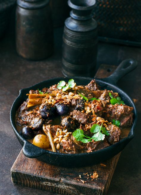 2 Beef Massaman, Stewing Steak, Beef Massaman Curry, Peanut Curry, Massaman Curry, Winter Dishes, Small Food Processor, Beef Dishes, Curry Recipes