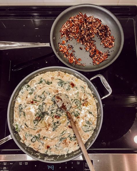 Bow Tie Pasta with Baby Kale & Sun Dried Tomatoes. Magnolia Table by Joanna Gaines – audrey caroline Magnolia Table Recipes, Bow Tie Pasta Recipe, Joanna Gaines Recipes, Sundried Tomato Pasta, Bow Tie Pasta, Easy Pasta Dinner, Baby Kale, Magnolia Table, My Favorite Recipes