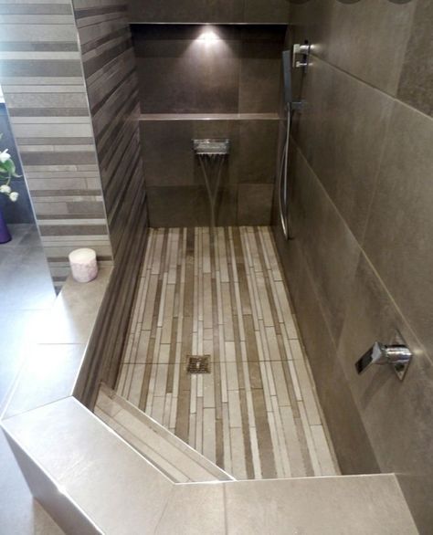 Aqua Therapy, Bathroom Inspo Interior Design, Bathroom Tub Shower Combo, Bathroom Construction, Diy Bathroom Makeover, Tiled Floor, Bathtub Remodel, Bathtub Design, Small Bathroom Makeover