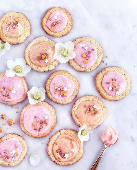 Champagne cookies are like edible toasts! Total treats for the parties. #vegancookies #champagne #cookierecipe Champagne Cookies Recipe, Champagne Cookies, Special Diet Recipes, Liquid Coconut Oil, Mini Tarts, Coconut Syrup, Healthy Sweet Treats, Mini Tart, Vegan Inspiration