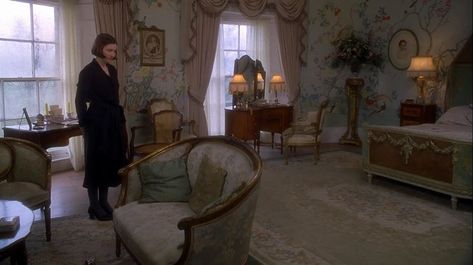 images from gosford park | Gosford Park (22) | JPK's Adventures in Cinema Gosford Park, Fluffy Black Cat, Bedroom Frames, Movie Decor, Famous Houses, Hiking Photography, English Movies, Retro Decor, Film Stills