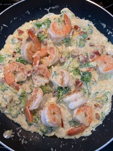 Keto Low-Carb Creamy Garlic Shrimp Alfredo Recipe Keto Shrimp And Broccoli Alfredo, Keto Shrimp Alfredo, Shrimp Broccoli Alfredo, Broccoli And Sausage, Garlic Shrimp Alfredo, Shrimp And Green Beans, Shrimp Meals, Creamy Garlic Shrimp, Seafood Alfredo