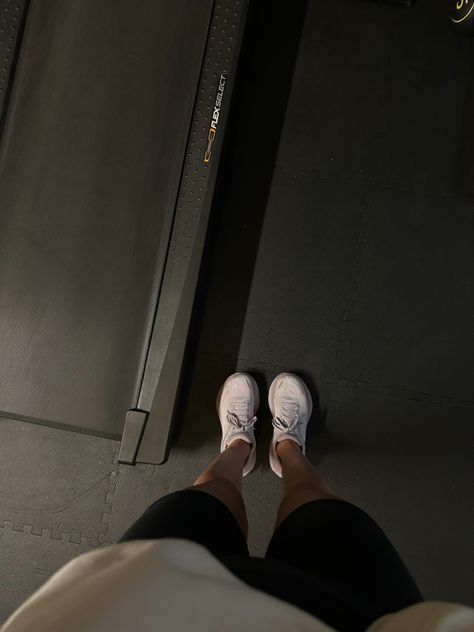 running shoes hoka health treadmill run Walking Treadmill, Treadmill Walk, Treadmill Walking, Running On Treadmill, Girl Running, Irish Dance, Dance Life, Treadmill, Fitness Inspo