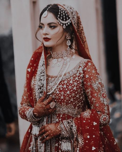 #desi #aesthetic #bride #model #jhumkay #shadi #gajrey #aesthetic #minalkhan #ahsankhan #jewellery #groom #bridal #engagement #mehendi #barat #nikkah #walima #trending #swirl #reddress #aimankhan #muneebbutt #amalmuneeb #romantic #fairytale Red Bridal Lehenga Pakistani, Shaadi Dresses, Bridal Lehenga Pakistani, Pakistani Aesthetic, Asian Wedding Dress Pakistani, Dior Atelier, Minal Khan, Pakistan Dress, Bridal Songs