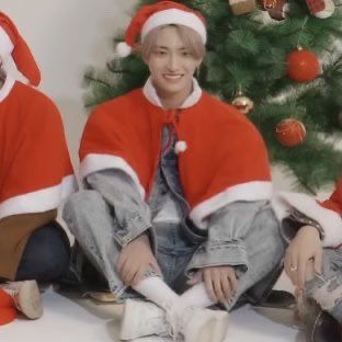 Seonghwa Christmas, Christmas Memes, The Pirate King, Id Photo, Park Seong-hwa, Park Seonghwa, Christmas Icons, Forever Yours, Proud Mom