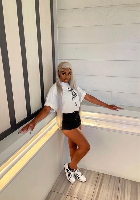 Outfits With Amiri Sneakers, Amiri Shoes Outfit Black Women, Amiri Shoes Outfit, Amiri Outfit, Amiri Shoes, Recreate Outfits, Fye Outfits, White Shoes Outfit, School Fit