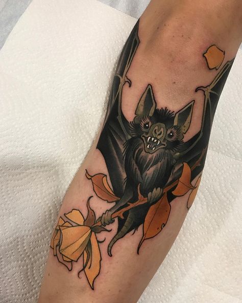 Gefällt 5,411 Mal, 39 Kommentare - chris primm (@primm_) auf Instagram: „the ole bat around the knee trick “ Modern Body Art, Bats Tattoo Design, Bat Tattoo, Knee Tattoo, Custom Tattoo Design, Halloween Tattoos, Custom Tattoo, Skin Art, Animal Tattoos