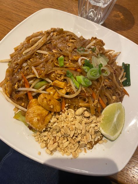 Seafood Pad Thai, Aesthetic Thai Food, Pad Thai Aesthetic, Pad Thai Noodle, Tai Food, Thai Aesthetic, Thai Express, Thai Takeout, Thai Pad