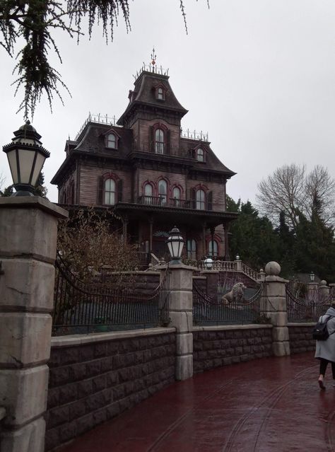 Phantom Manor Disneyland Paris, Phantom Manor, Haunted Mansion, Disneyland Paris, Disney Parks, Big Ben, Mansion, Disneyland, Tokyo