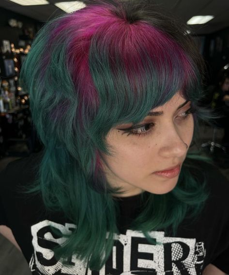 Colored Hair Roots, Color Block Hair, Dark Green Hair, Green Hair Dye, Best Hair Dye, Cute Hair Colors, Dyed Hair Inspiration, Luscious Hair, Punk Hair