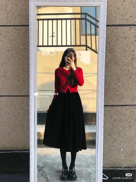 Long Skirt Outfit Winter, Red Outfit Korean, Red Cardigan Outfit, Japanese Fashion Women, Neat Casual Outfits, Lijiang, Stylish Short Dresses, Winter Fashion Outfits Casual, Black Dress Outfits