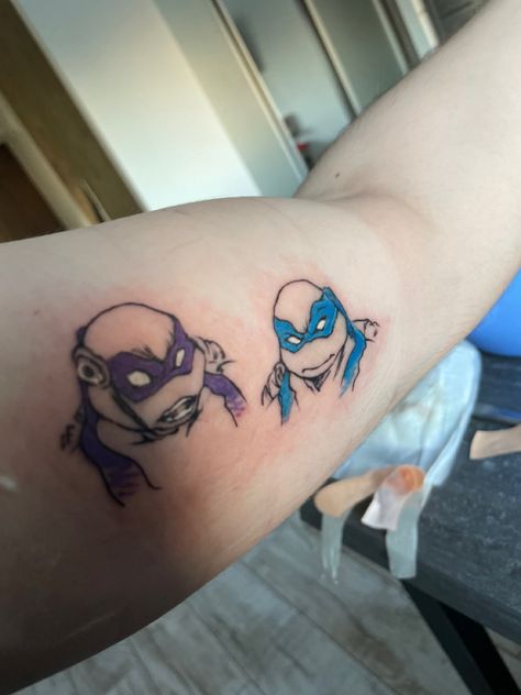 Simple Tmnt Tattoo, Tmnt Tattoo Ideas, Ninja Turtles Tattoo, Tmnt Tattoo, Ninja Turtle Tattoos, Mother Tattoos For Children, Tmnt 2003, Leonardo Ninja Turtle, Usagi Yojimbo