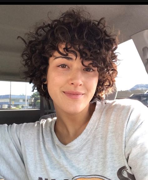 Xv Hairstyles, Wendy Hair, Bobbed Haircuts, Hairstyles Wig, Queer Hair, Short Curly Hairstyles For Women, Women Haircuts, Curly Pixie Hairstyles, Hairstyle Curly