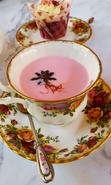 Kashmiri Pink Chai Recipe Teacup Wallpaper, Fusion Kitchen, Pink Teacup, Pretty Background, Chai Coffee, Tea Wallpaper, Iced Drinks Recipes, Chai Recipe, Pink Puppy