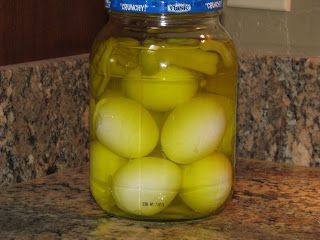 Pickle Juice Recipe, Spicy Pickled Eggs, Leftover Pickle Juice, Pickle Juice Uses, Jar Of Pickles, Pickled Eggs Recipe, Boiled Egg Recipes, Pickled Eggs, Boiled Egg Diet