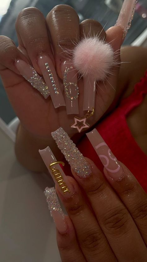 Light Pink Nails Baddie, 16 Nails Acrylic, Cute Sweet 16 Birthday Nails, Nail Idea For Birthday, Birthday Nails For Sweet 16, 19 Bday Nails, Baddie Nails Acrylic Pink Glitter, Acrylic Nails For Cancers, Pink Bling Birthday Nails