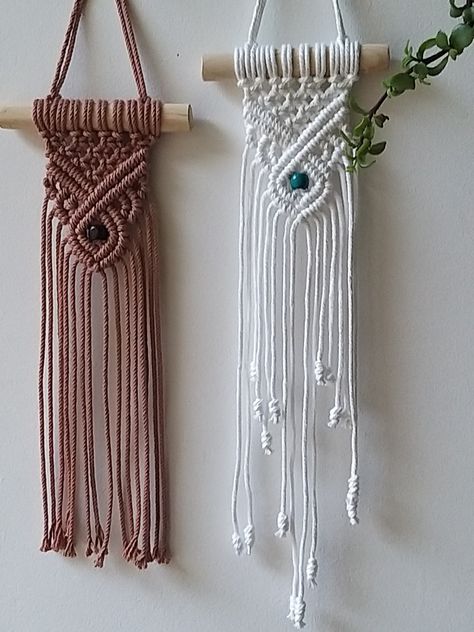 Macrame Headband, Macrame Wall Hanger, Free Macrame Patterns, Macrame Wall Hangings, Macrame Knots Tutorial, Macrame Knots Pattern, Small Macrame, Macrame Wall Hanging Diy, Horseshoe Crafts