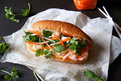 Fried Shrimp Banh Mi (Vietnamese Sandwich) Shrimp Banh Mi, Banh Mi Burger, Daikon Recipe, Vietnamese Shrimp, Vietnamese Sandwich, Bahn Mi, Banh Mi Sandwich, Sub Rolls, Hot Chili Sauce