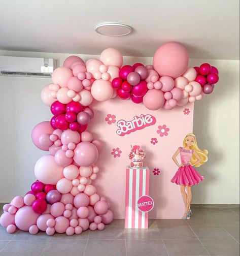 Barbie Diy Backdrop, Barbie Birthday Balloon Garland, Barbie Party Balloons, Barbie Balloon Backdrop, Barbie 1st Birthday Party, Barbie Event Decor, Barbie Balloon Decor, Barbie Backdrop Ideas, Barbie Balloon Arch