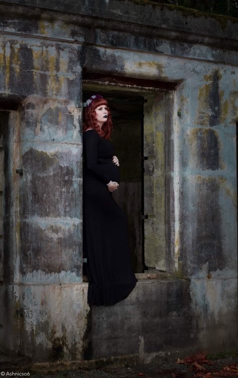 Gothic Maternity photography Cemetery Maternity Photos, Goth Maternity Shoot, Goth Maternity, Gothic Couple, Gothic Baby, Maternity Shoot, Maternity Photos, Pregnancy Shoot, Shoot Ideas