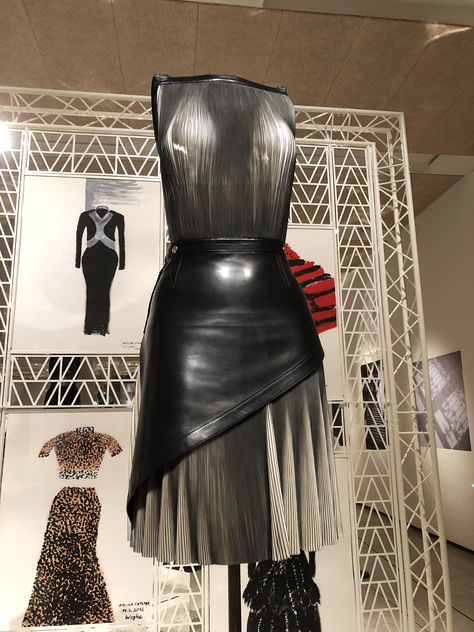 Alaia Vintage Dress, Azzedine Alaia Dress, Exposition Design, Design Museum London, Leather Couture, Alaia Dress, Azzedine Alaïa, Robes Glamour, Soft Gamine