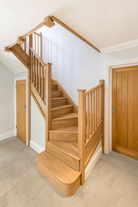 Terrace Cottage, Cottage Staircase, Winder Staircase, Craftsman Staircase, Winder Stairs, Wooden Staircase Design, Cottage House Interior, Staircase Styles, Oak Staircase