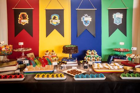 Harry Potter Birthday Party on Kara's Party Ideas | KarasPartyIdeas.com (57) Harry Potter Motto Party, Harry Potter Birthday Decorations, Harry Potter Weihnachten, Baby Harry Potter, Harry Potter Party Decorations, Hogwarts Party, Harry Potter Theme Birthday, Cumpleaños Harry Potter, Fest Temaer