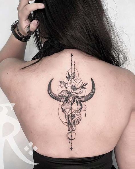 Mixed Element Magic Back Tattoo Taurus Tattoo Ideas, Bull Skull Tattoo, Tattoo Crane, Cow Skull Tattoos, Widder Tattoo, Tato Geometris, Bull Skull Tattoos, Skull Tattoo Flowers, Floral Back Tattoos