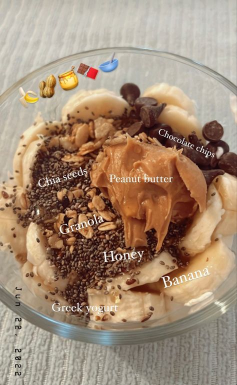 Peanut Butter Yogurt Bowl, Chocolate Peanut Butter Yogurt, Yogurt Bowl Ideas, Peanut Butter Yogurt, Bowl Ideas, Healthy Yogurt, Easy Healthy Meal Prep, Yogurt Bowl, Healthy Food Dishes