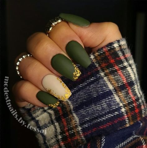 Matte Green Nails, Perfect Timing, Christmas Nail Art, Winter Nails, Christmas Nails, Fall Vibes, Makeup Nails, Nail Art, Nails