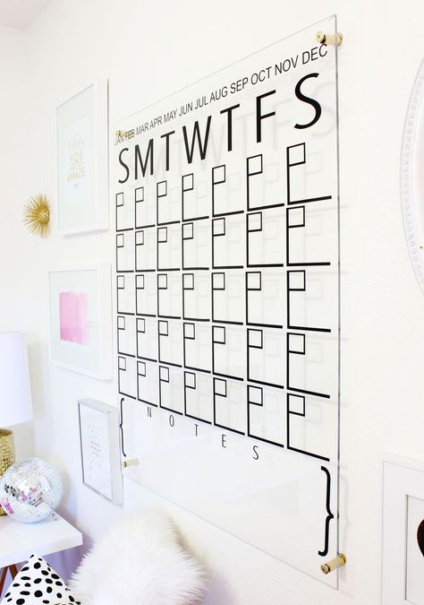 Love this DIY Acrylic Calendar (Click for tutorial) Desk Calendar Ideas, Homemade Frames, Acrylic Calendar, Acrylic Desk, Work Space Organization, Diy Calendar, Calendar Ideas, Acrylic Decor, Desk Calendar