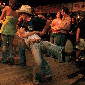 Country dancing -- so fun! Swing Dance Aesthetic, Country Swing Dance, Crowded Place, Gruene Hall, Country Relationships, Cotton Eyed Joe, Country Line Dancing, Texas Music, Barn Dance