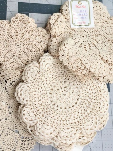 How to Make an Easy Bow Using a Doily +5 Doily Craft Ideas https://www.southerncrushathome.com/how-to-make-an-easy-bow-using-a-doily-doily-craft-ideas/ Vintage Dollies Ideas, What To Do With Crochet Doilies, Repurpose Crochet Doilies, Antique Doilies Ideas, Vintage Dollies Repurposed, Lace Doilies Wedding Centerpiece, Craft Lace Projects, Decor With Doilies, Ideas For Doilies