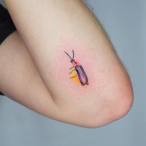 Lighten Bug Tattoo, Lightbug Tattoo, Lightening Bug Tattoo Fireflies, Light Bug Tattoo, Vibrant Color Tattoos, Cute Firefly Tattoo, Firefly Tattoo Design, Firefly Drawing Illustration, Tiny Bug Tattoo