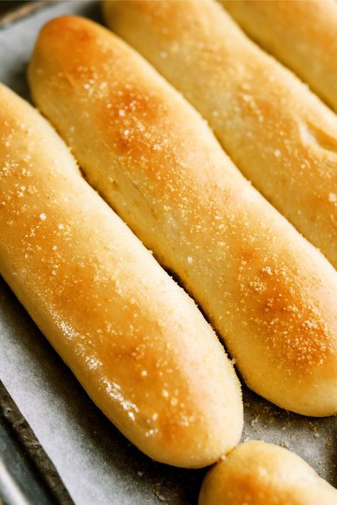 Olive Garden Breadsticks Copycat Recipe Olive Garden Bread Sticks Recipe, Fazolis Breadsticks Recipe, Olive Garden Breadsticks Copycat, Olive Garden Breadstick Recipe, Copycat Breadsticks, Breadsticks Olive Garden, Six Sisters Recipes, Olive Garden Bread Sticks, Copycat Olive Garden Breadsticks